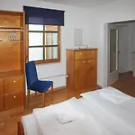 Apartment App. Deck 5, Idyll. Innenhof