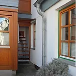 App. Deck 5, idyll. Innenhof