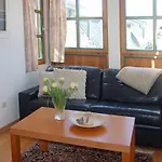 App. Deck 5, idyll. Innenhof